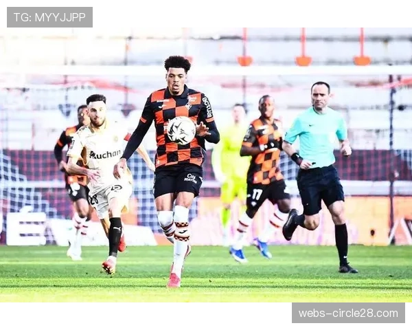 法甲积分榜竞争激烈，中游球队崛起打破巴黎长期垄断